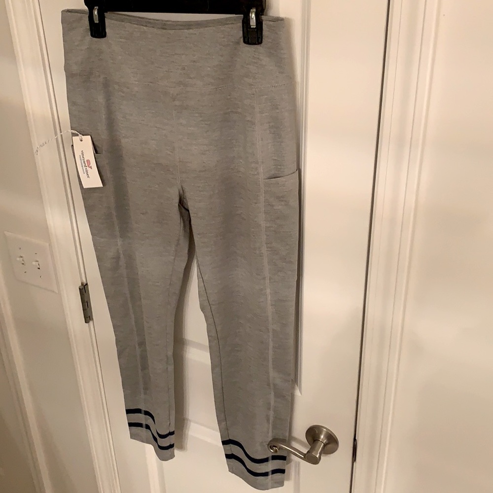 NWDT Vineyard Vines Performance 7/8 Leggings in Sharkskin gray, size L